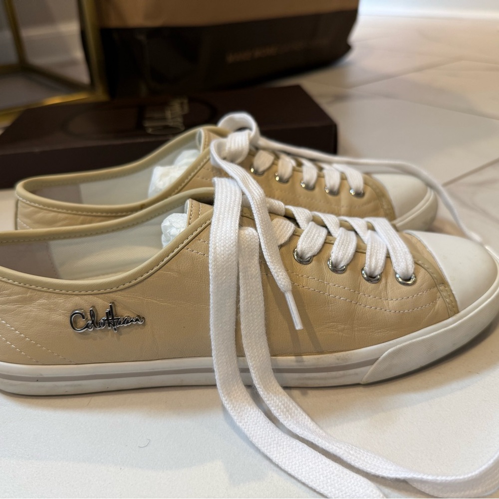 Cole Haan women's leather gym shoes sneakers in excellent condition